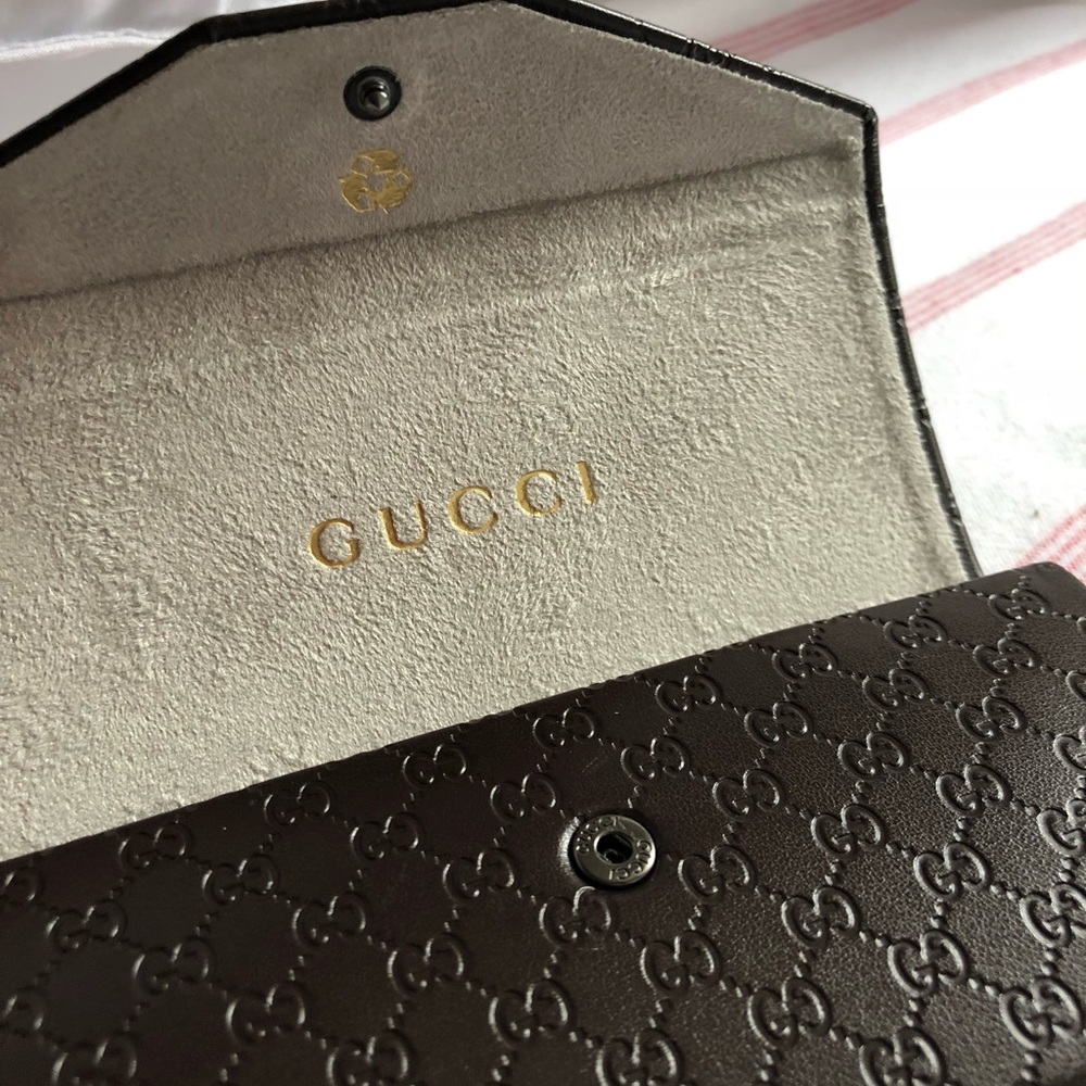 Gucci sunglass holder